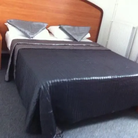 Les Jardins D'asnieres Отель 2*