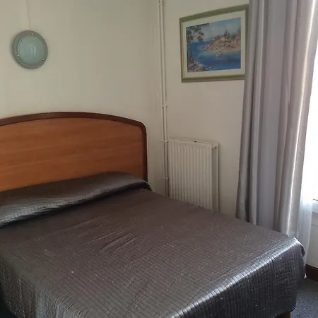 Отель Les Jardins D'asnieres 2*