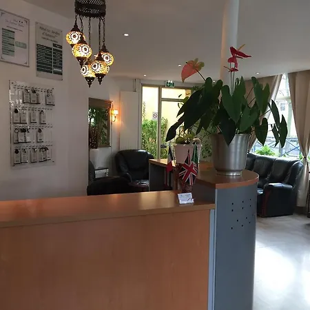 Hotel Les Jardins D'asnieres 2*