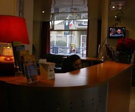 Отель Les Jardins D'asnieres 2*